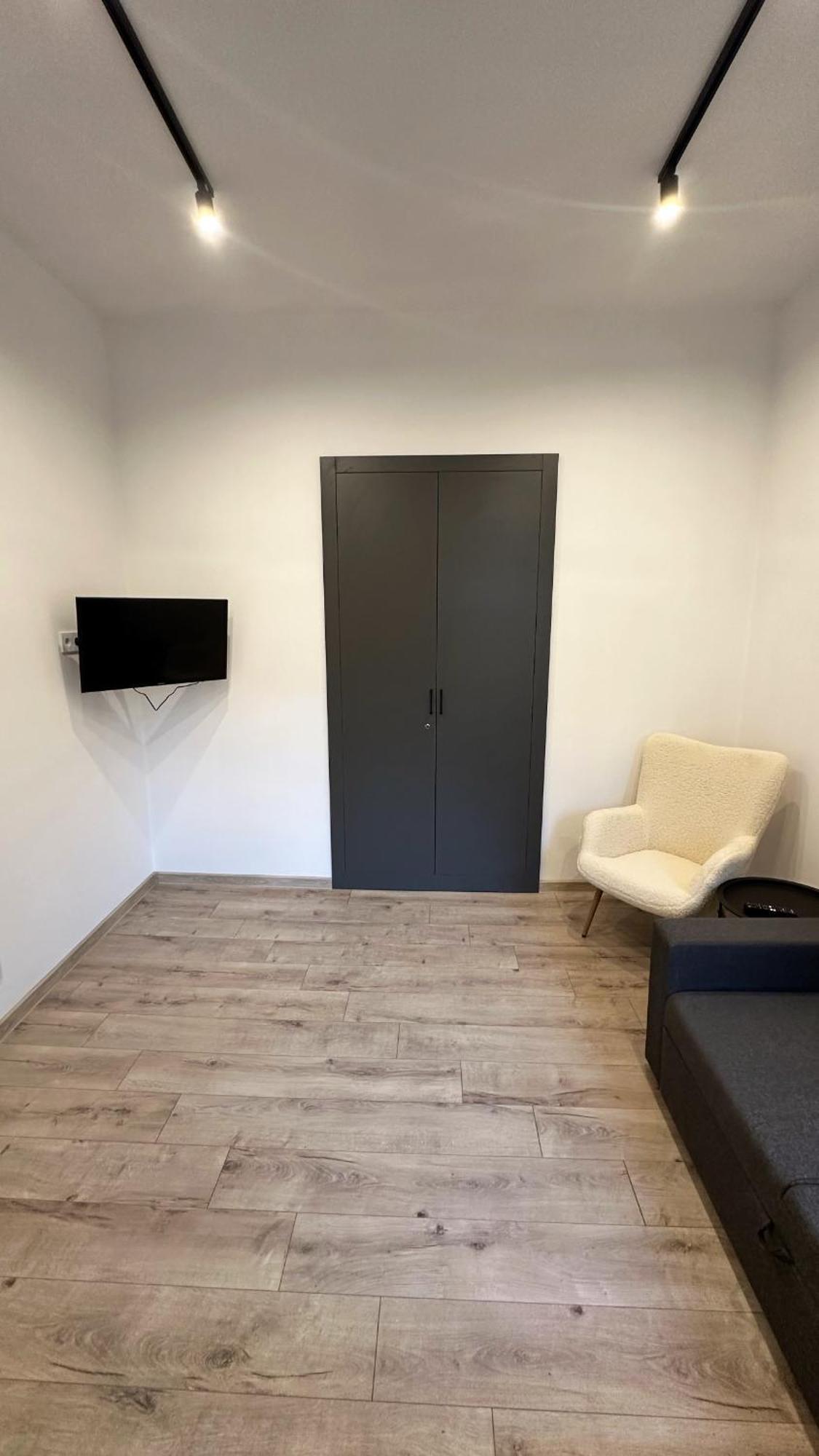 Apartment Vip Virmenska Street リヴィウ エクステリア 写真