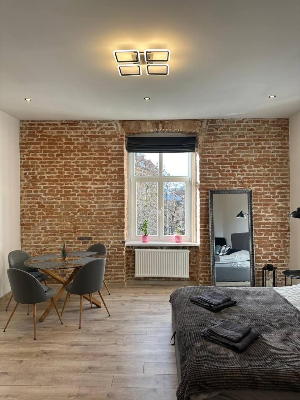 Apartment Vip Virmenska Street リヴィウ エクステリア 写真